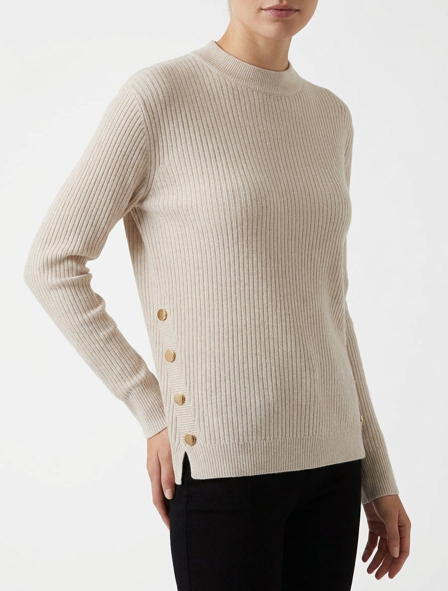 Rippstrickpullover mit dekorativen Knopfeinsätzen - Beige