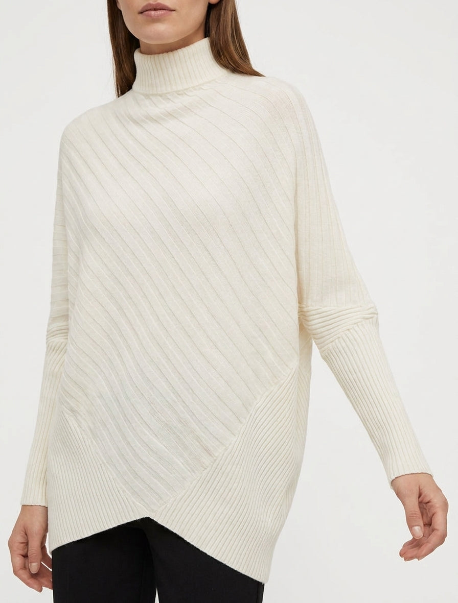 Asymmetrischer Oversize-Pullover mit Stehkragen - Creme
