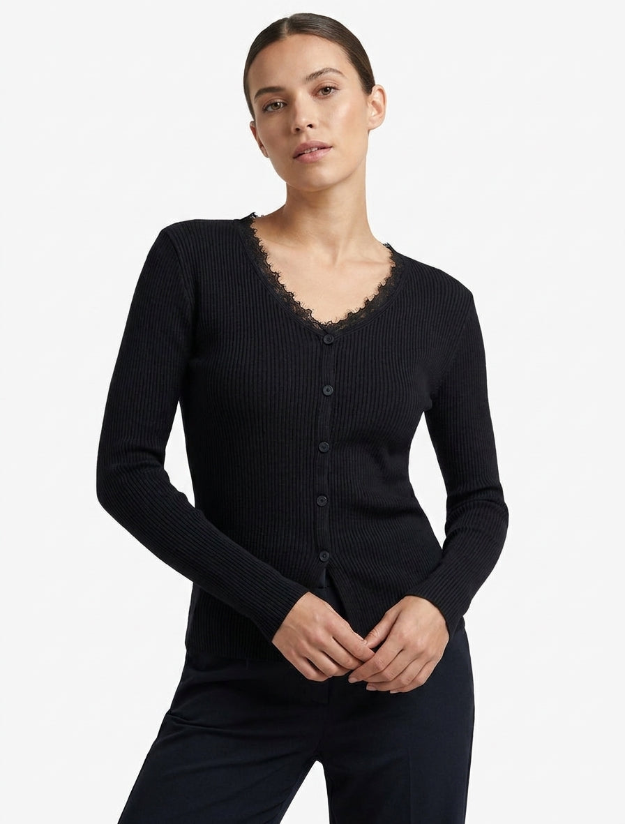 Gerippter Pullover mit dekorativen Knöpfen - Schwarz