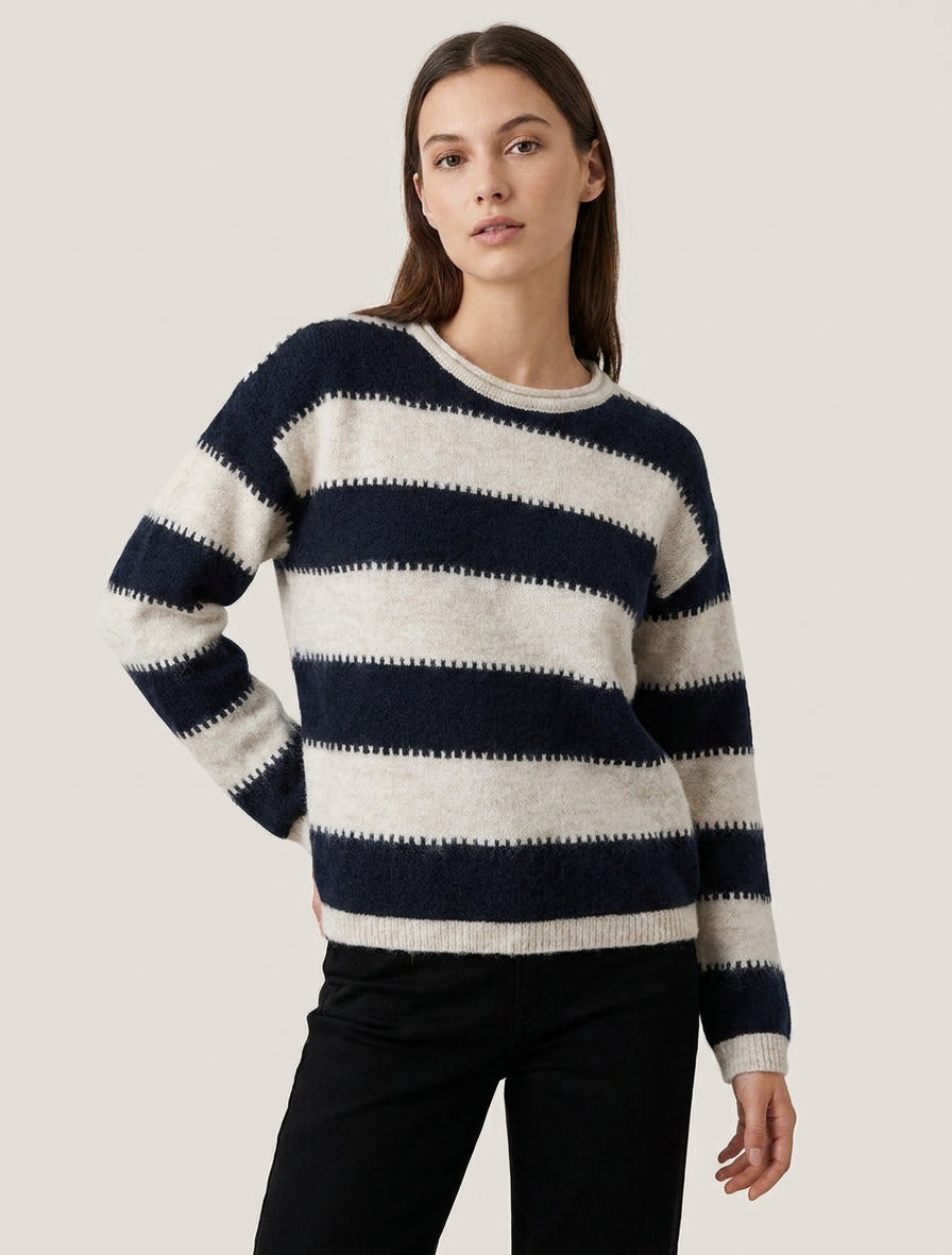 Gerader Pullover mit Rundhalsausschnitt und stilisierten Streifen. - Marine