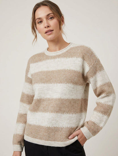 Gerader Pullover mit Rundhalsausschnitt und stilisierten Streifen. - Maulwurf