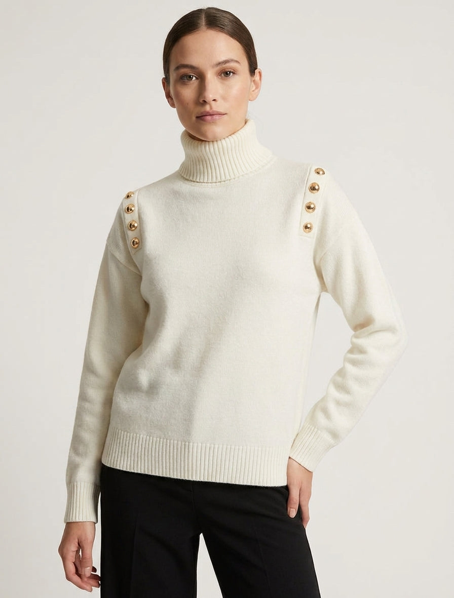 Gerader Pullover mit Rollkragen und dekorativen Knöpfen. - Ecru