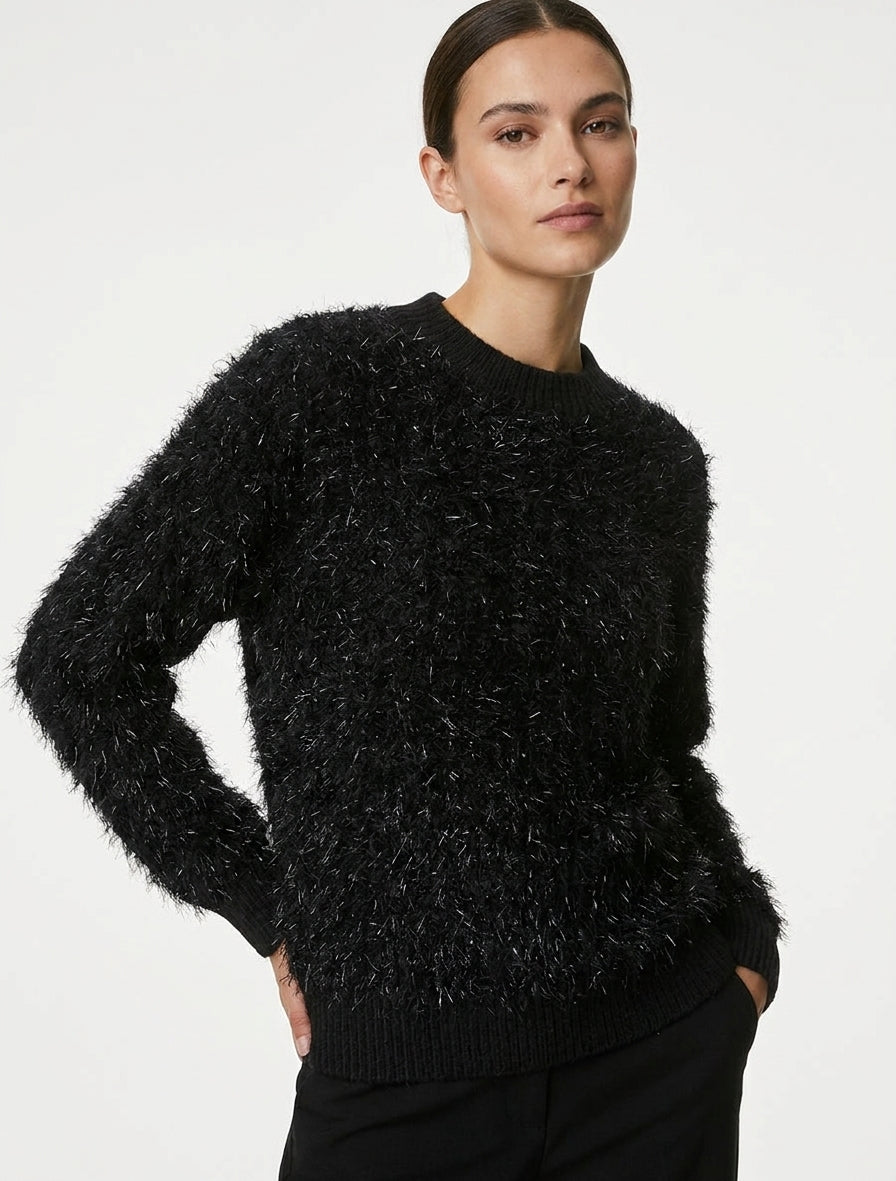 Gerader Pullover mit flauschigem Effekt und Rundhalsausschnitt - Schwarz