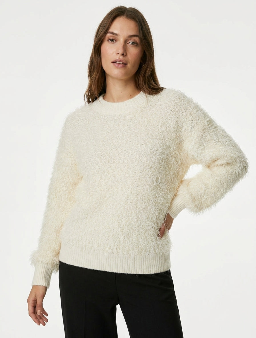 Gerader Pullover mit flauschigem Effekt und Rundhalsausschnitt - Ecru