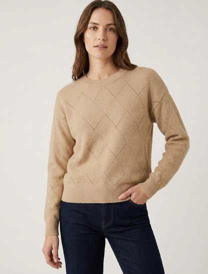 Einfarbiger Strickpullover mit Rundhalsausschnitt. - Helles Kamel