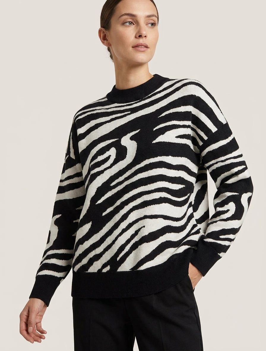 Weit geschnittener Pullover mit Zebramuster - Weiß