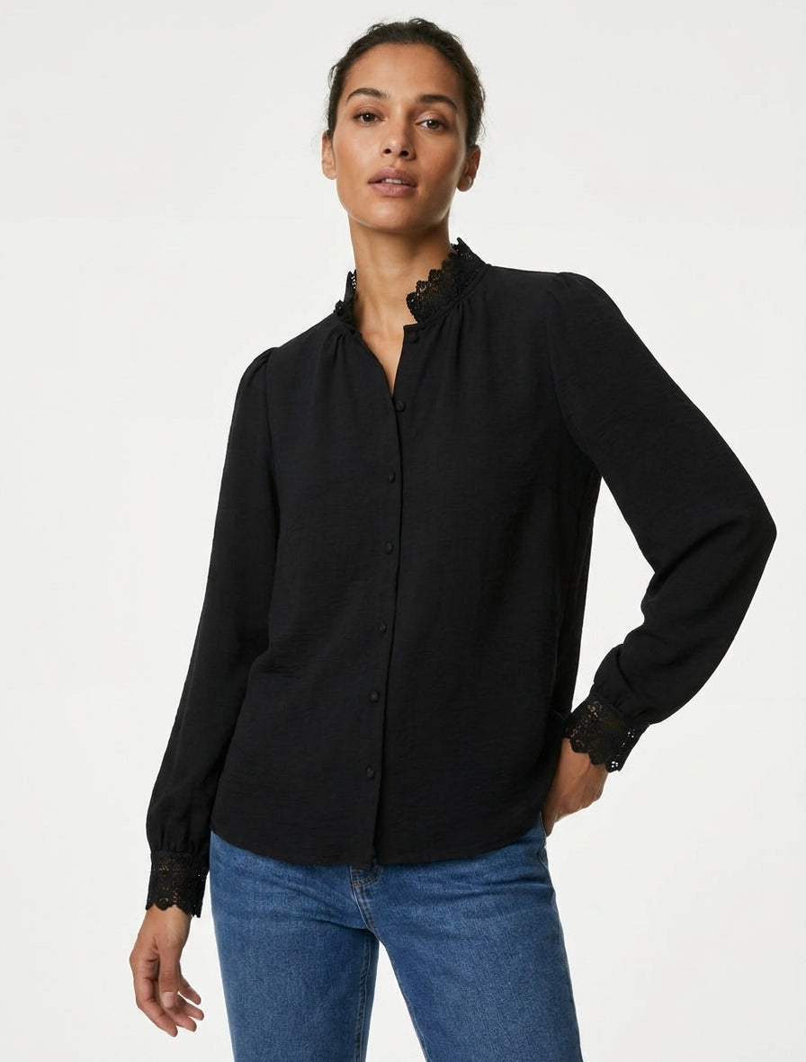 Fließende Bluse mit Spitzen-Mao-Kragen - Schwarz
