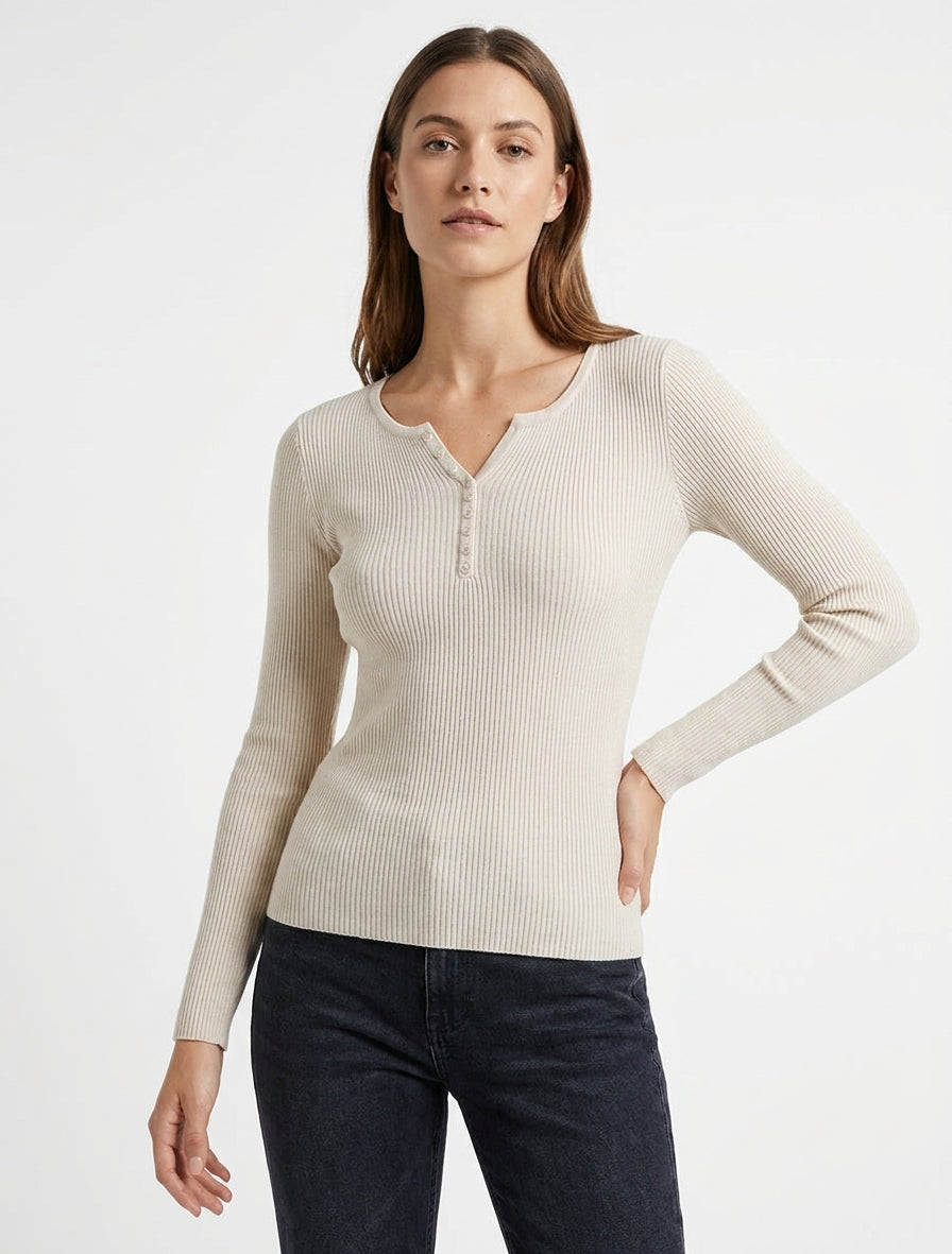 Eng anliegender, gerippter Pullover mit Tunika-Kragen - Beige