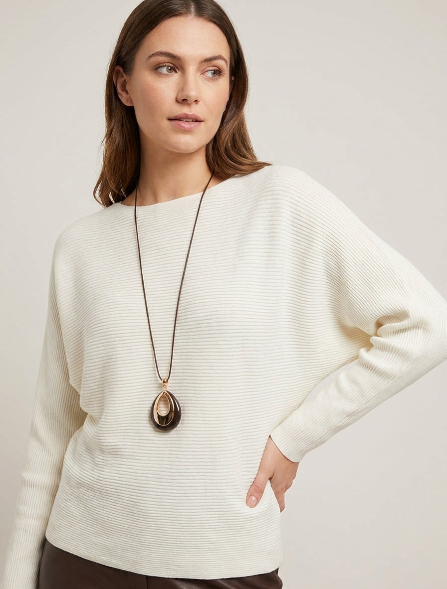Gerader Pullover aus Rippstrick mit Fledermausärmeln - Weiß