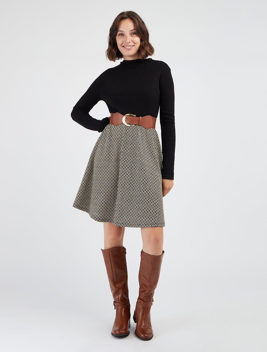 Strickkleid mit schimmerndem Zickzackmuster - Schwarz