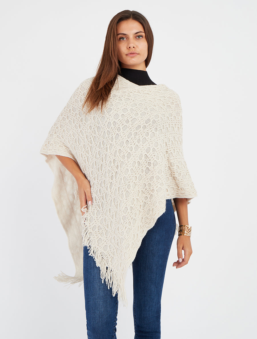 Asymmetrischer einfarbiger Poncho mit Fransen - Beige