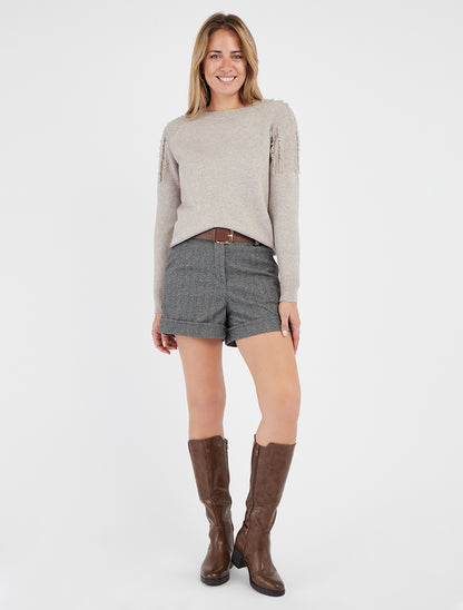 Einfarbiger Pulli mit ausgefransten Details. - Maulwurf