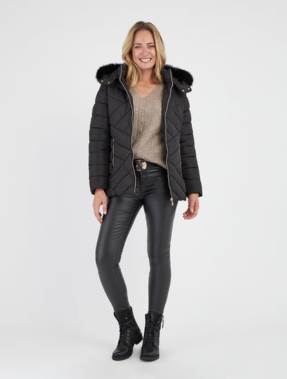 Steppjacke mit Kunstfellkapuze. - Schwarz