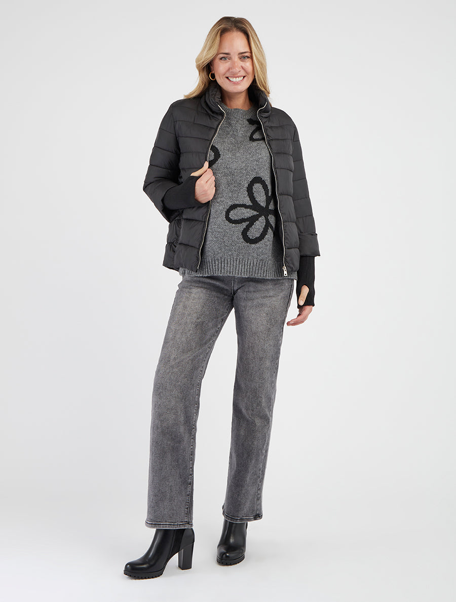 Kurze Daunenjacke mit gerippten Ärmeln - Schwarz