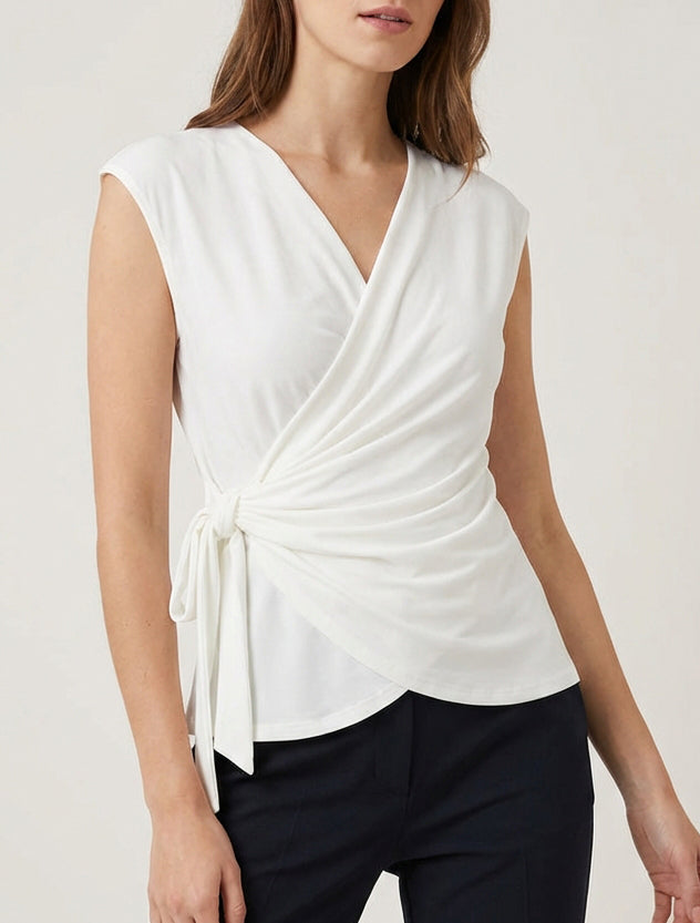 Ärmelloses Wickeloberteil mit V-Ausschnitt. - Weiß