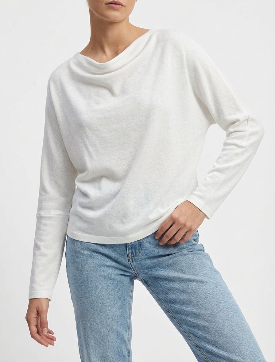 Feiner einfarbiger Pullover mit Wasserfallausschnitt - Weiß