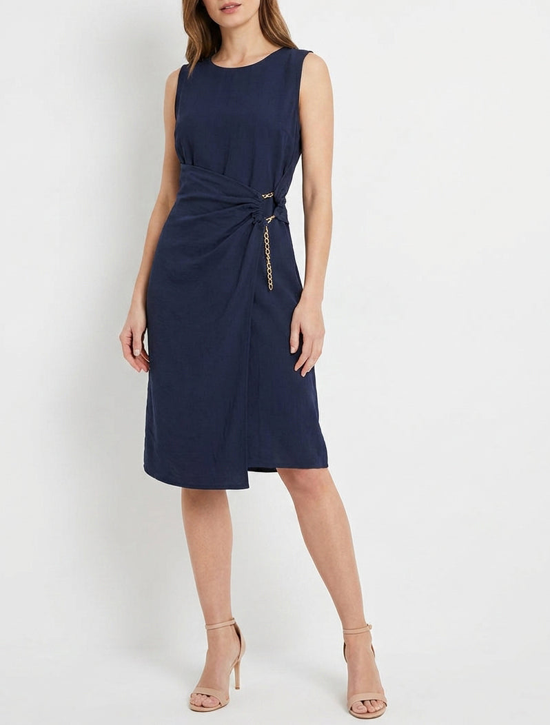 Langes einfarbiges Kleid mit Kettendetail - Marine