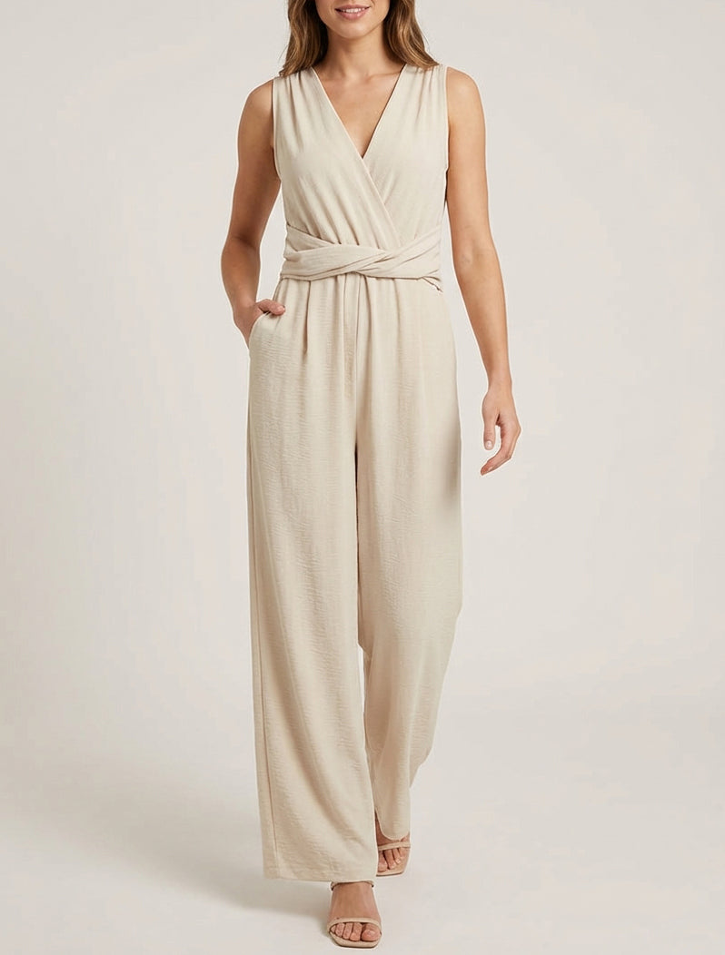 Ärmelloser Overall mit gedrehtem Gürtel - Beige