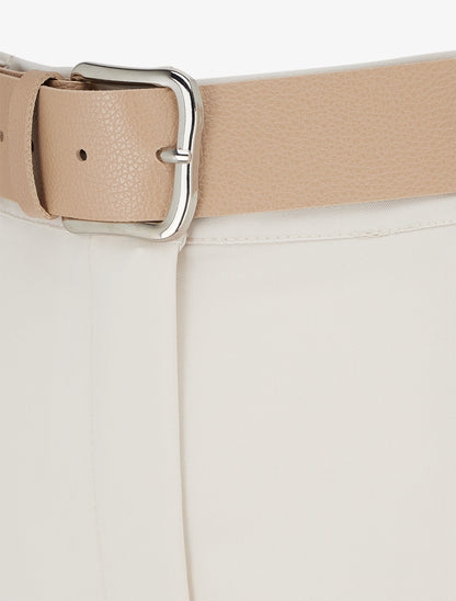 Gerade geschnittene, einfarbige, elastische Hose - Beige