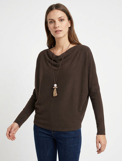 Feiner Pullover mit Fledermausärmeln und Wasserfallausschnitt - Braun