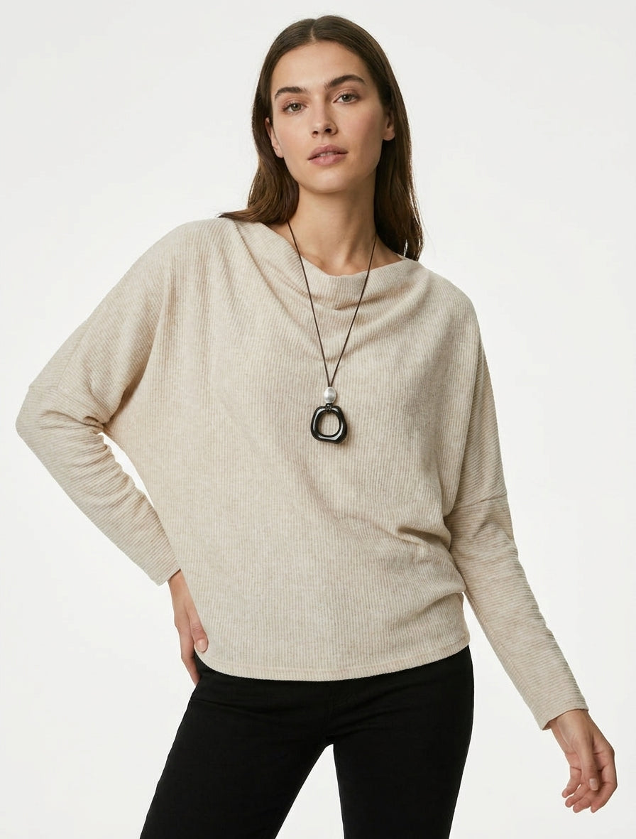 Gerippter Pullover mit Fledermausärmeln und Wasserfallausschnitt - Beige