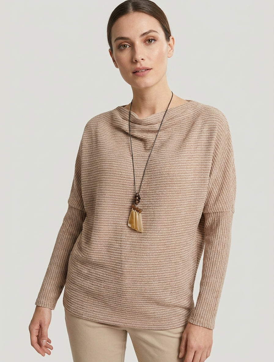 Strickpullover mit Wasserfallausschnitt und Streifenmuster. - Kamel