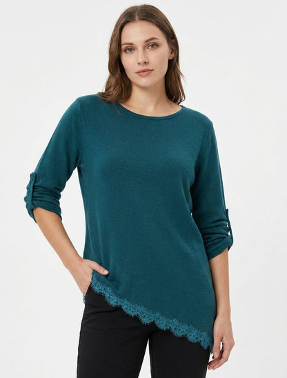 Asymmetrischer Pullover mit Spitzenbesatz - Entenblau