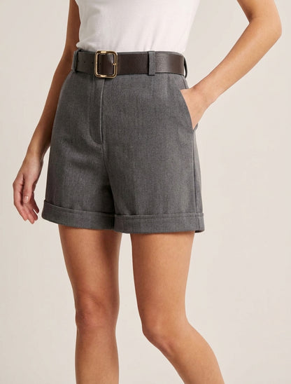 Gekrempelte Shorts mit Gürtel - Grau