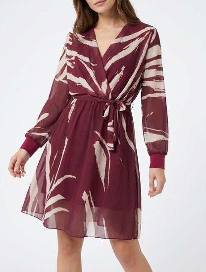 Ausgestelltes Kleid mit abstraktem Druck - Weinrot