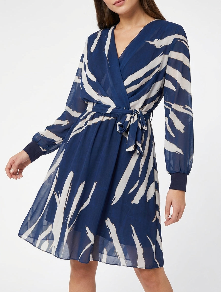 Ausgestelltes Kleid mit abstraktem Druck - Marine