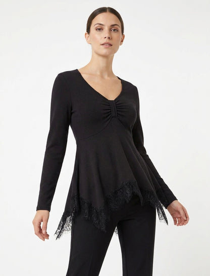 Feiner Pullover mit asymmetrischen Spitzenkanten - Schwarz