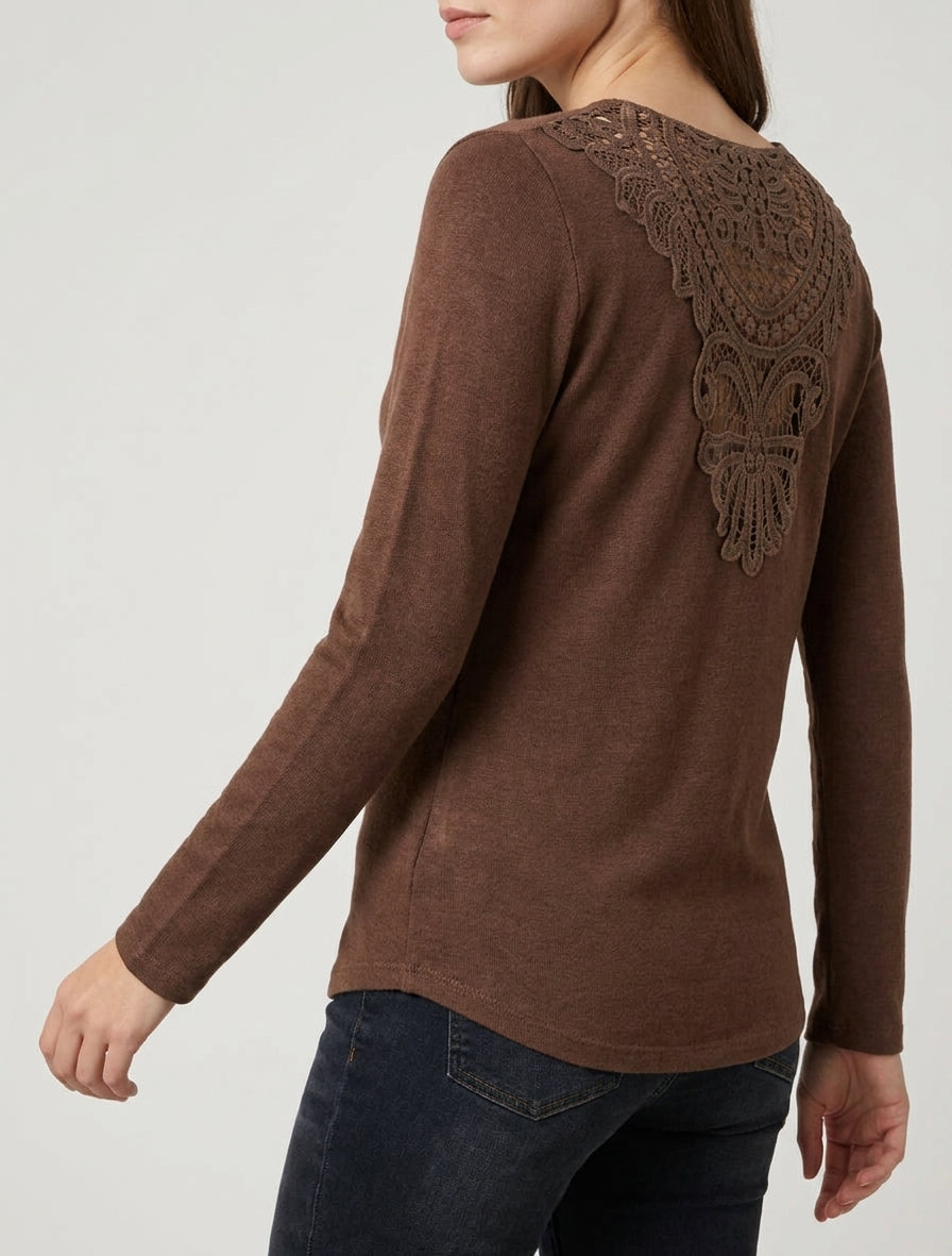 Feiner einfarbiger Pullover mit besticktem Rücken. - Braun