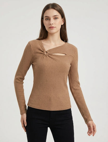 Gerippter Pullover mit asymmetrischem Ausschnitt. - Kamel