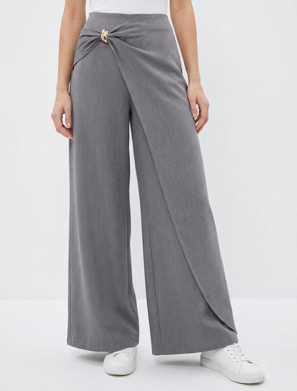 Weite Hose mit Einsatz und Metallschmuck - Grau