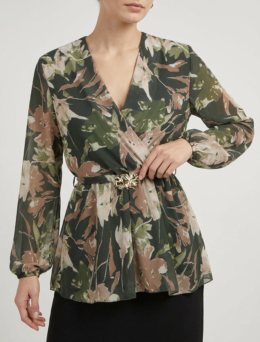 Top Wickelbluse mit abstraktem Blumenmuster und Blumenschmuck. - Kaki