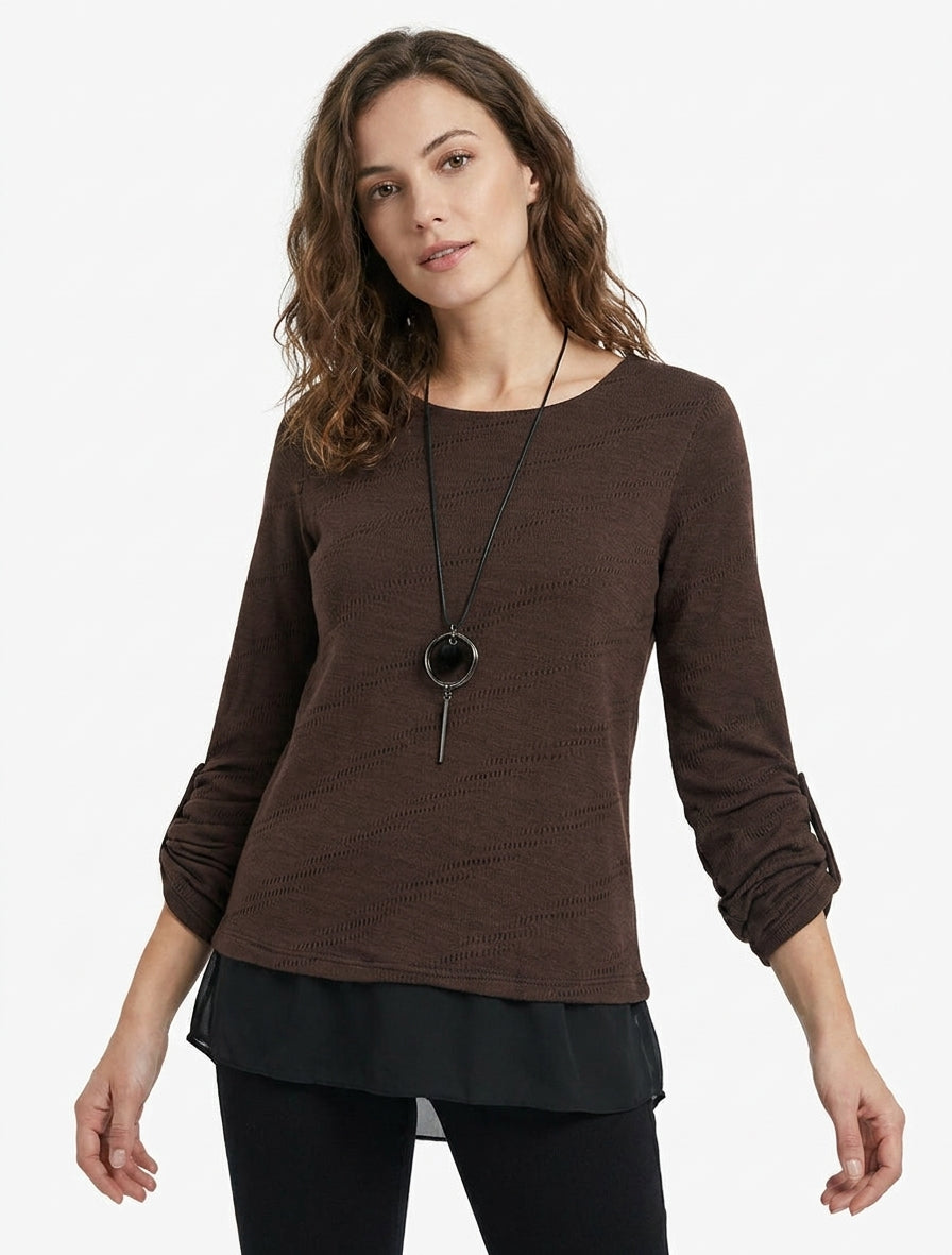 Texturierter Pullover mit Rundhalsausschnitt und sichtbarem Futter. - Braun
