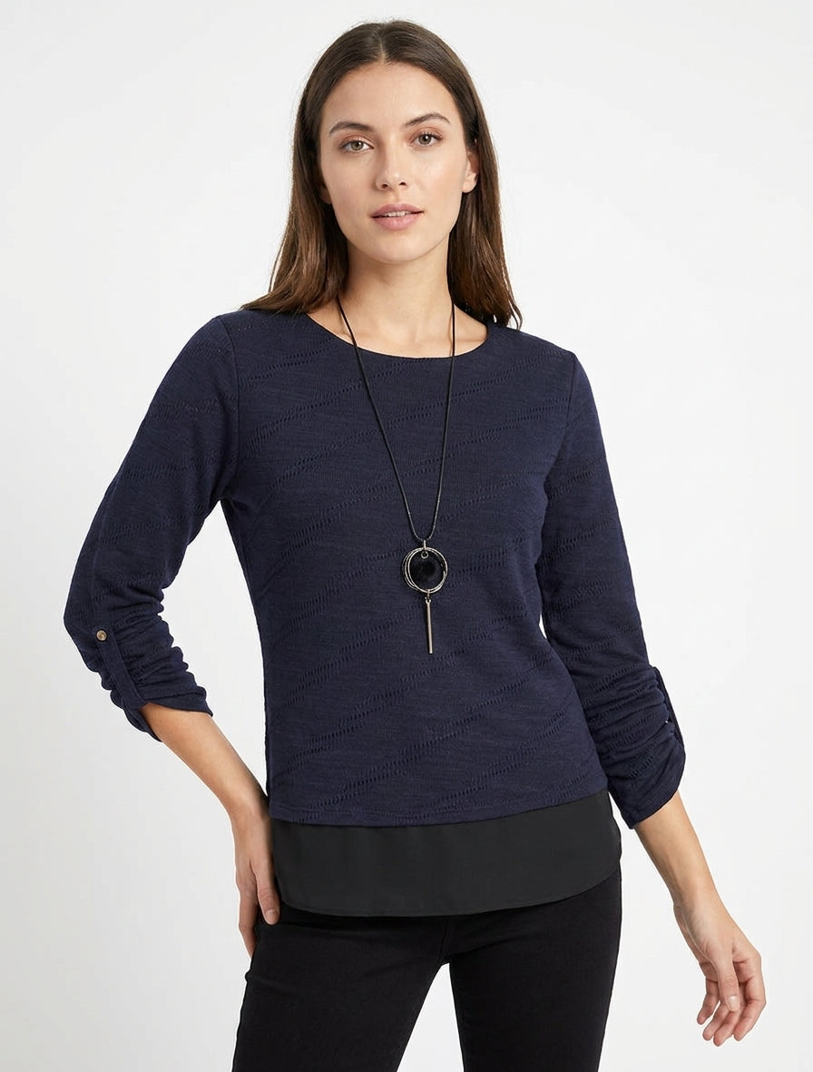 Texturierter Pullover mit Rundhalsausschnitt und sichtbarem Futter. - Marine