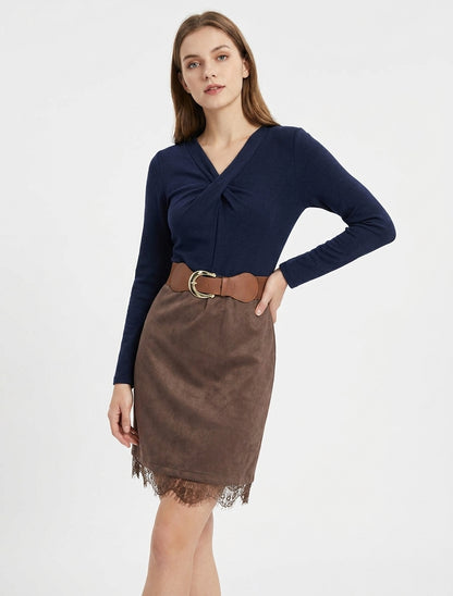 Gerades Strickkleid aus Wildleder mit Spitzenbesatz. - Braun/Marineblau