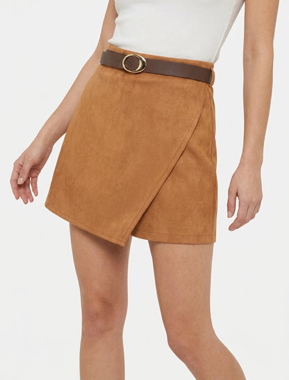 Wickelrock-Shorts aus Wildlederimitat mit Gürtel - Kamel