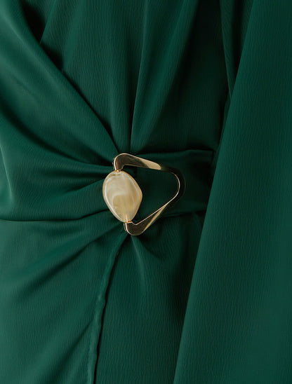 Robe portefeuille satinée à manches longues et bijou - Vert émeraude - 3