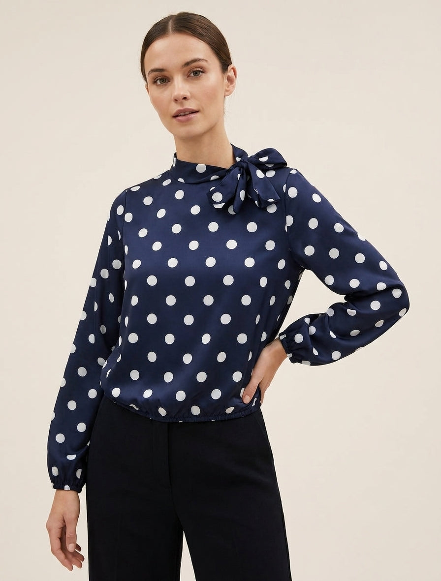 Satinierte Oberteil mit Knoten und Punktmuster. - Marine