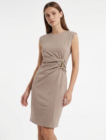 Ärmelloses Kleid mit Drapierungseffekt - Maulwurf