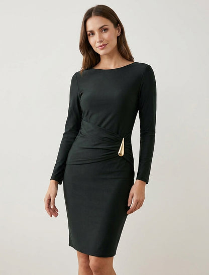 Midikleid mit Metallschmuck - Schwarz