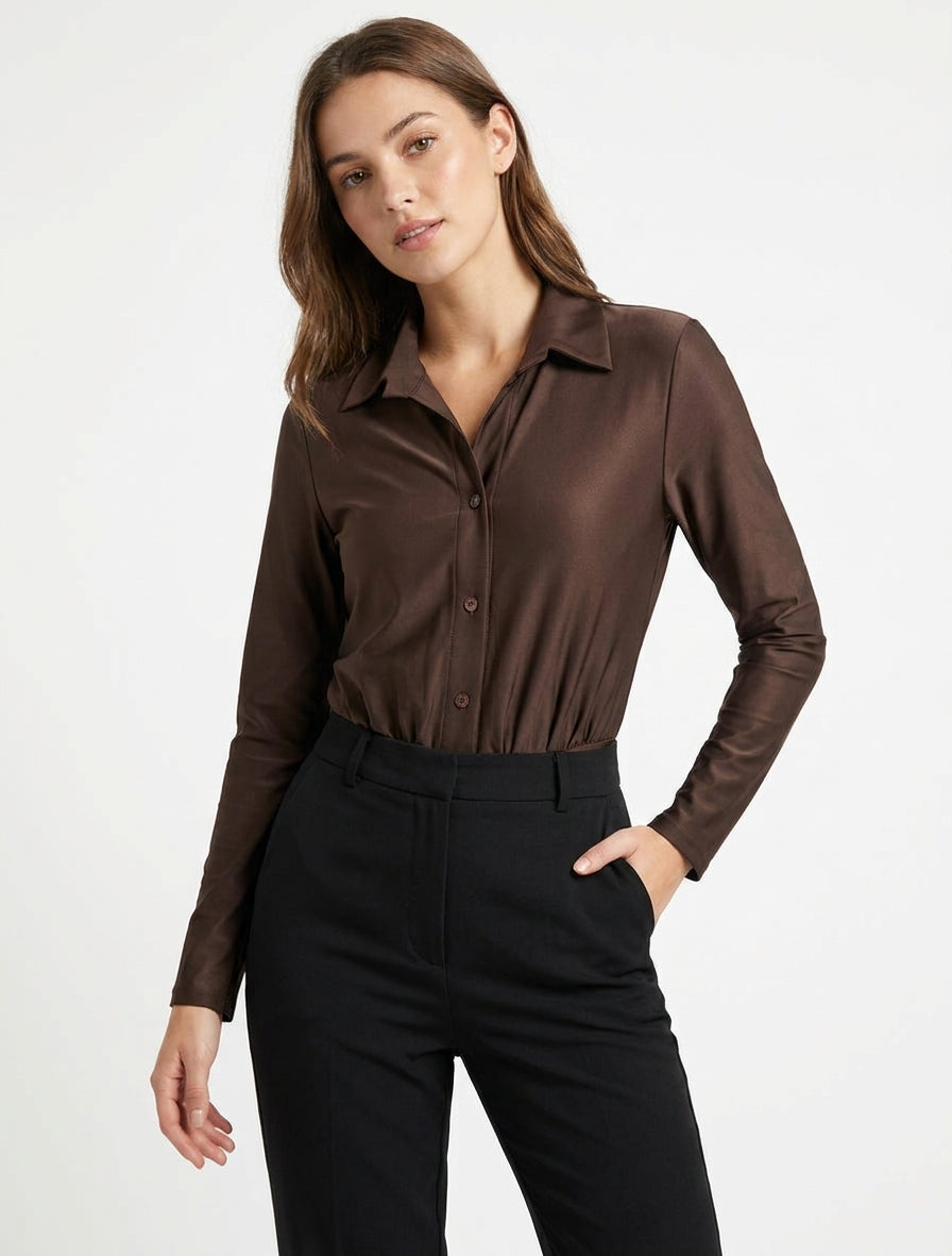 Satinierte Bluse im Hemdenstil - Braun