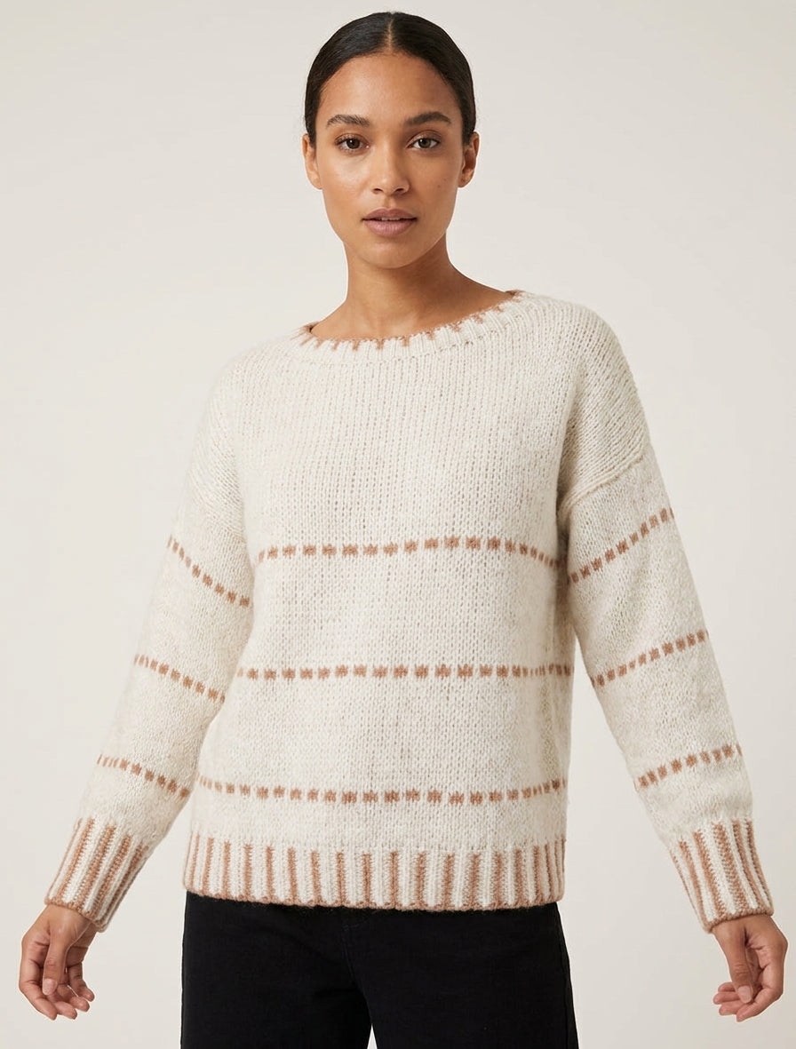 Quadratisch geschnittener Pullover mit gestreiftem Punktmuster. - Ecru