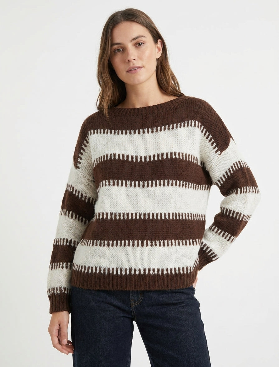 Quadratisch geschnittener Pullover mit fantasievollen Streifen - Braun