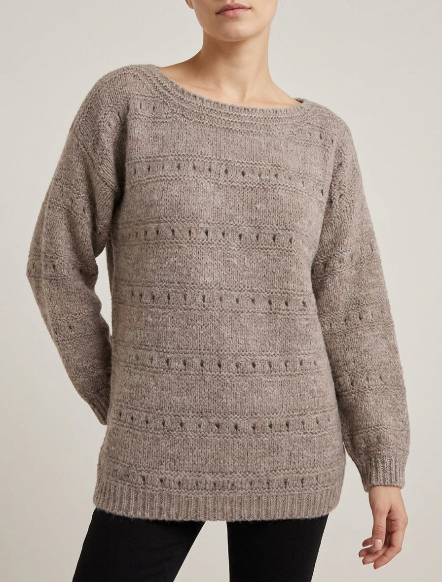 Weit geschnittener Pullover mit U-Boot-Ausschnitt aus Fantasie-Strick. - Maulwurf