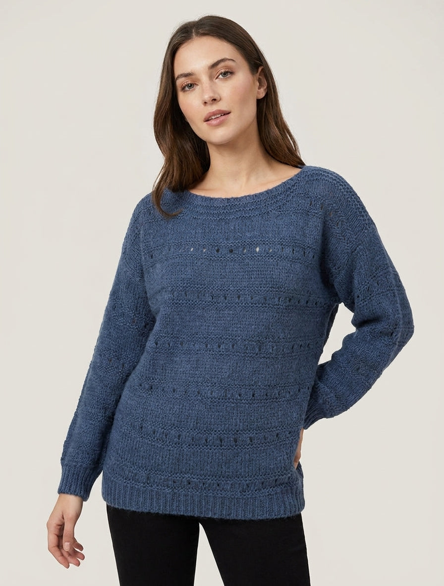 Weit geschnittener Pullover mit U-Boot-Ausschnitt aus Fantasie-Strick. - Blau