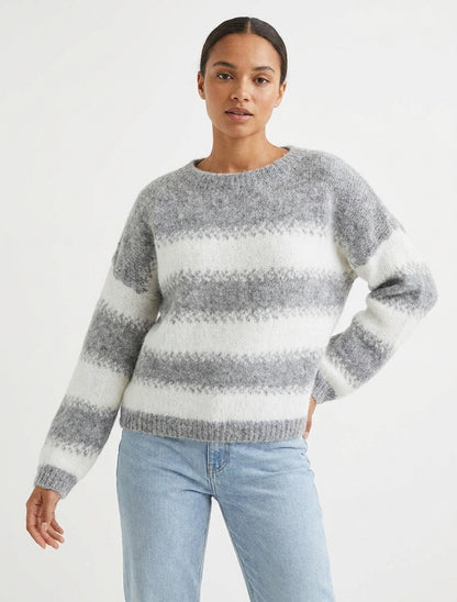 Weit geschnittener Pullover aus Wollmischung mit stilisierten Streifen - Hellgrau