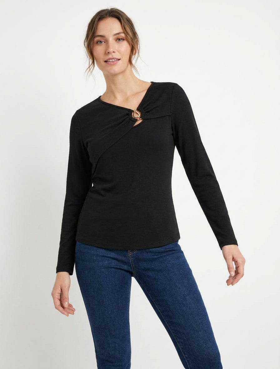 Feiner, gerader Pullover mit gerafftem Rundhalsausschnitt und Schmuck. - Schwarz